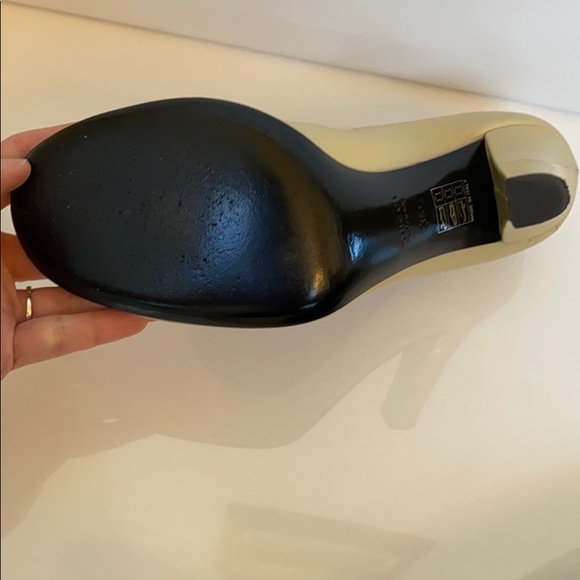 GUCCI Creme Patent Leather Pump - Picture 6 of 16